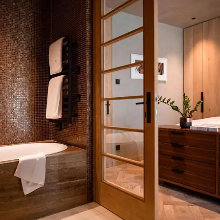 Luxury Ski-in Ski-out Home-lech With 5 Bedrooms *