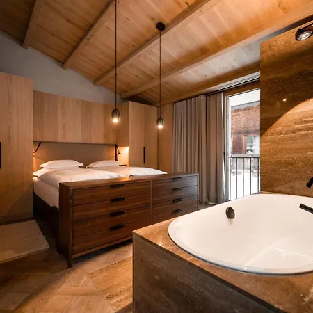 Luxury Ski-in Ski-out Home-lech With 5 Bedrooms *