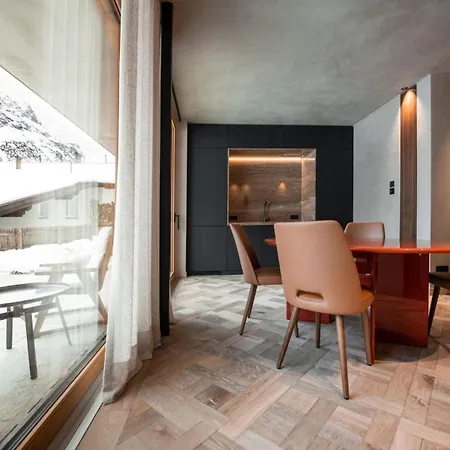 Luxury Ski-in Ski-out Home-lech With 5 Bedrooms